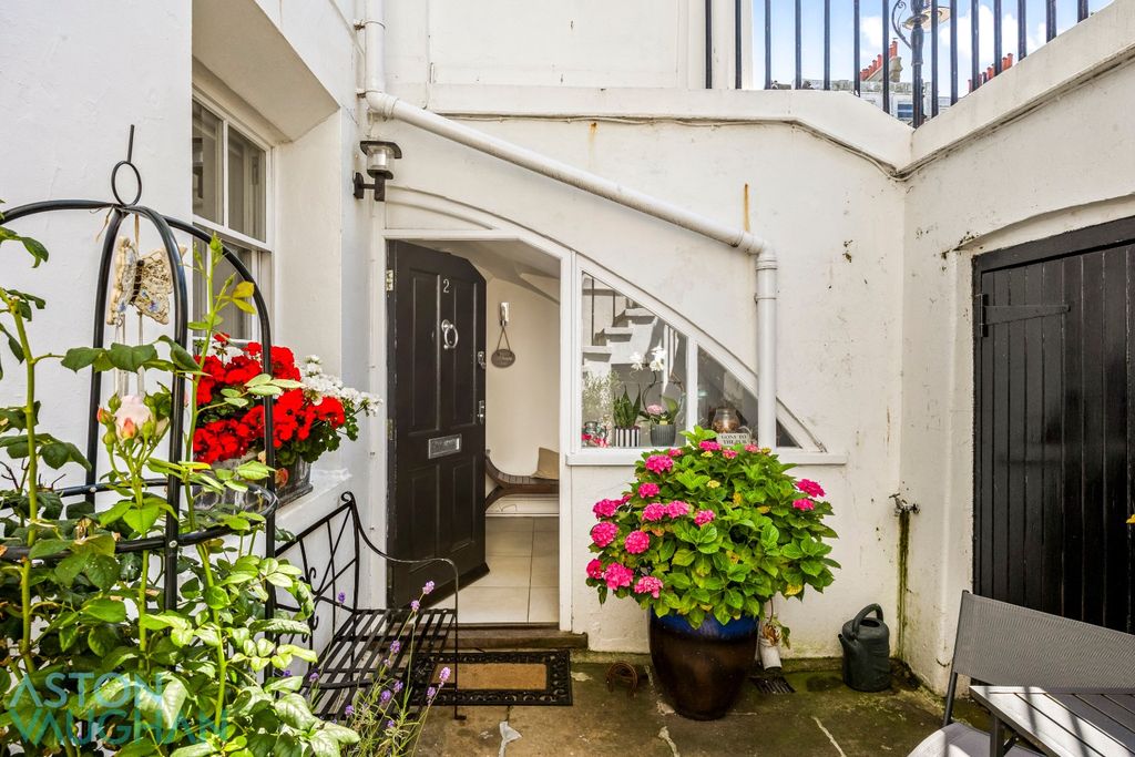 Property photo 2 of 24 5244532