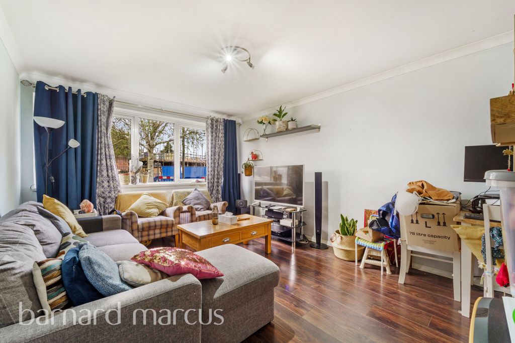 Property photo 3 of 8 Reception Room