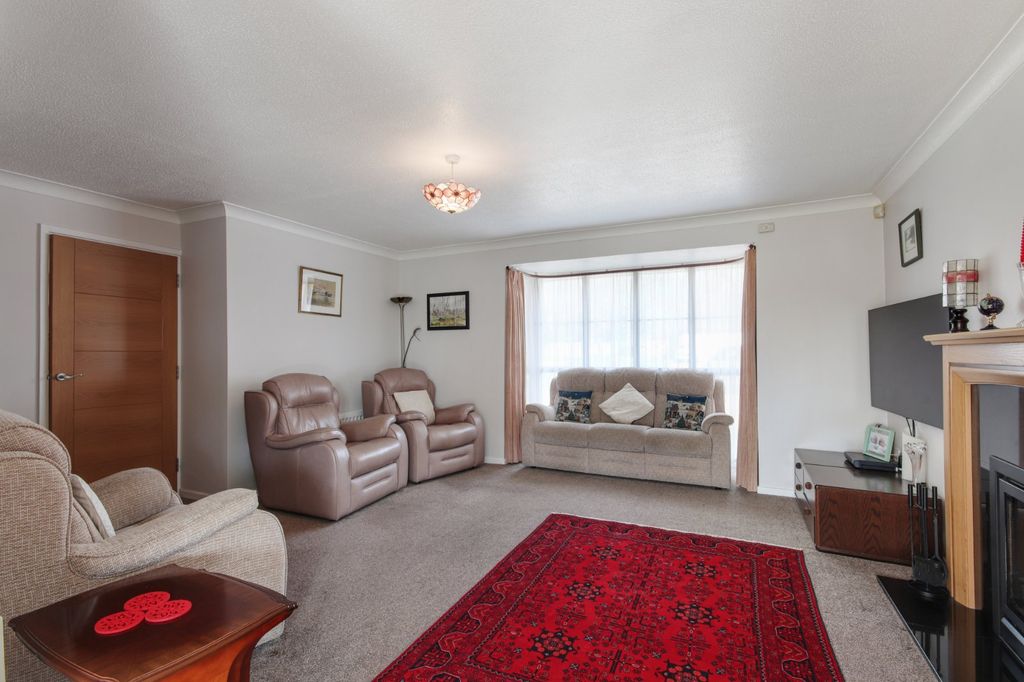 Property photo 2 of 28 Living Room