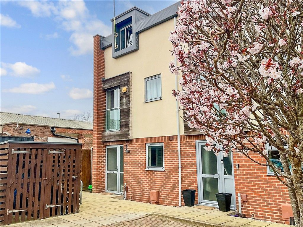 Property photo 1 of 12 External