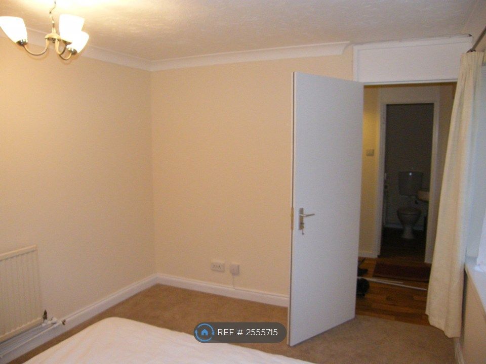 Property photo 3 of 10 Bedroom 1
