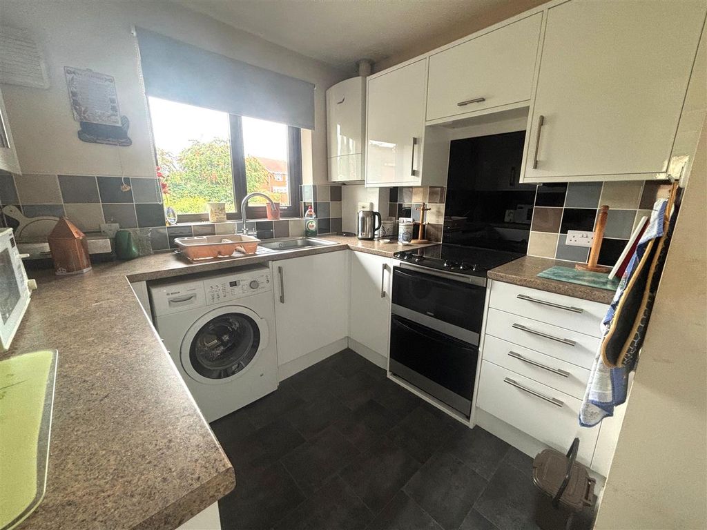 Property photo 2 of 16 Kitchen