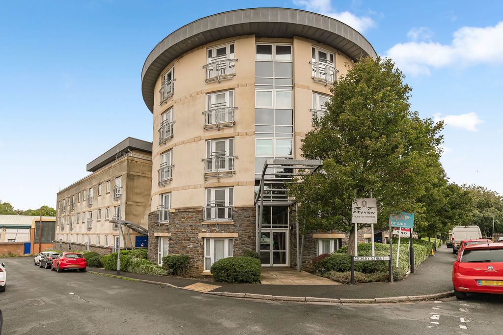 Property photo 1 of 21 Photo 17