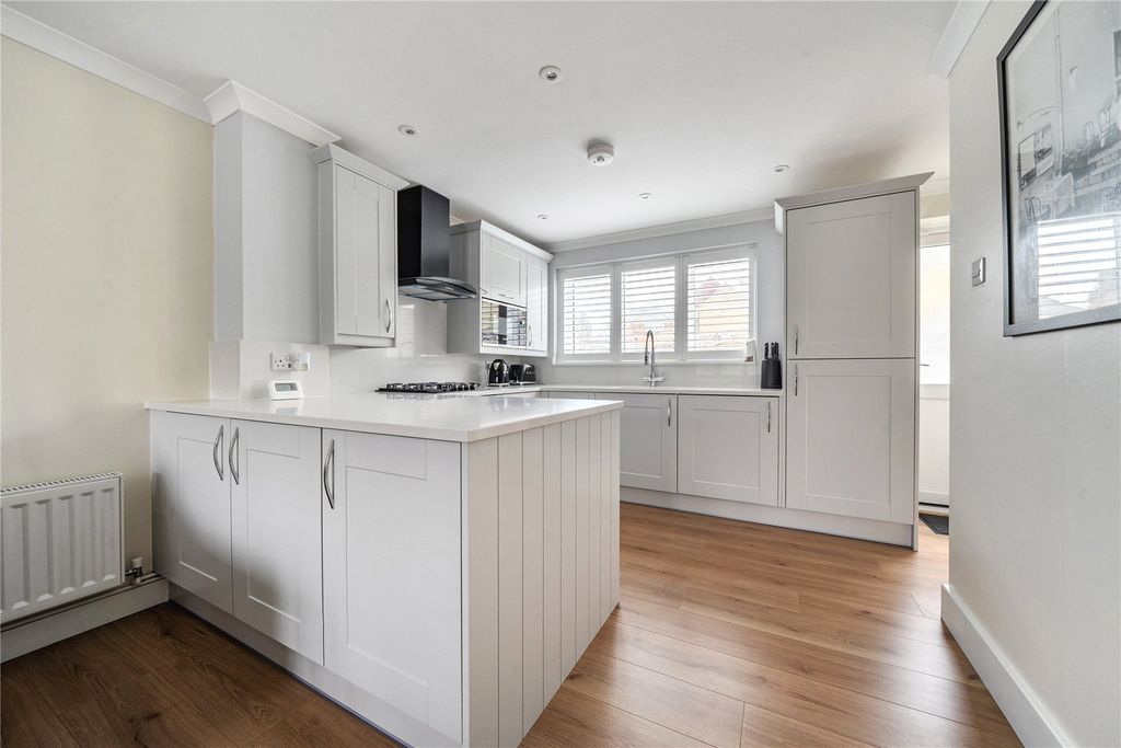 Property photo 3 of 34 Picture No. 24