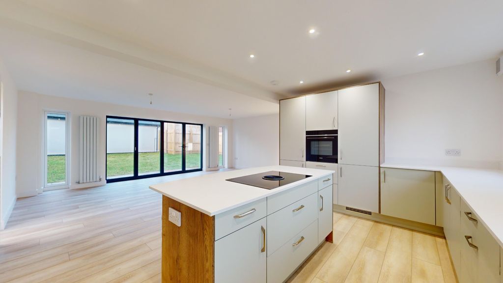 Property photo 3 of 34 3817613