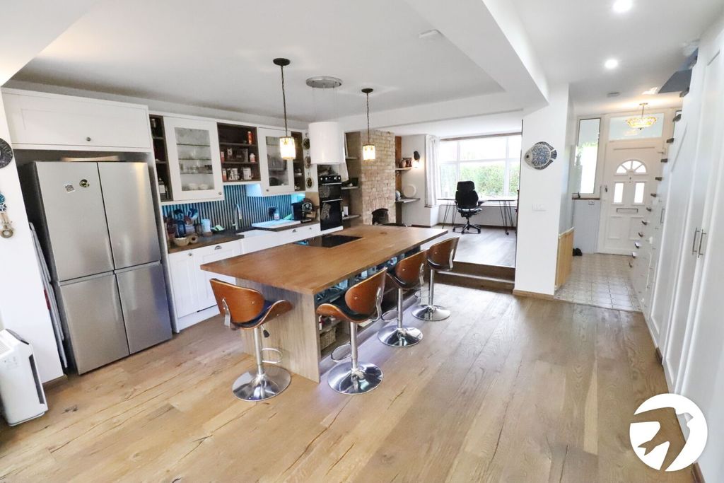 Property photo 2 of 24 Picture No. 16