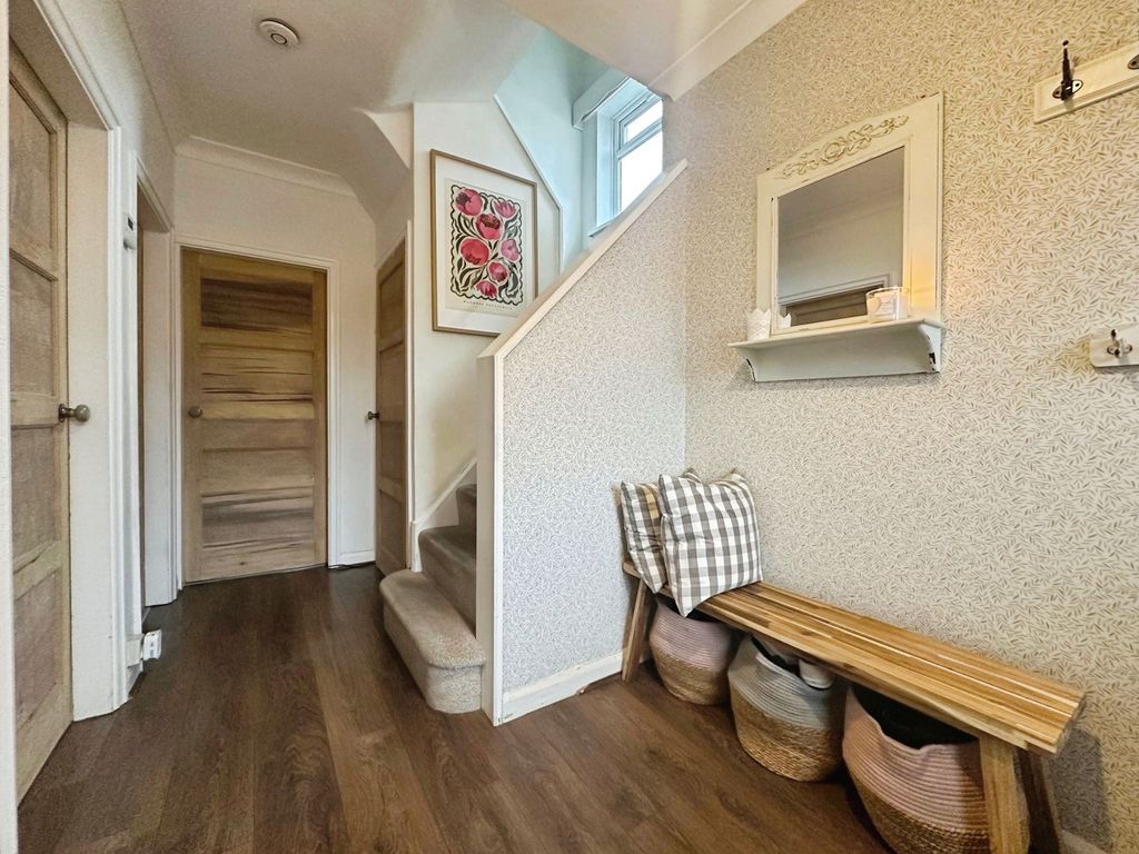 Property photo 2 of 35