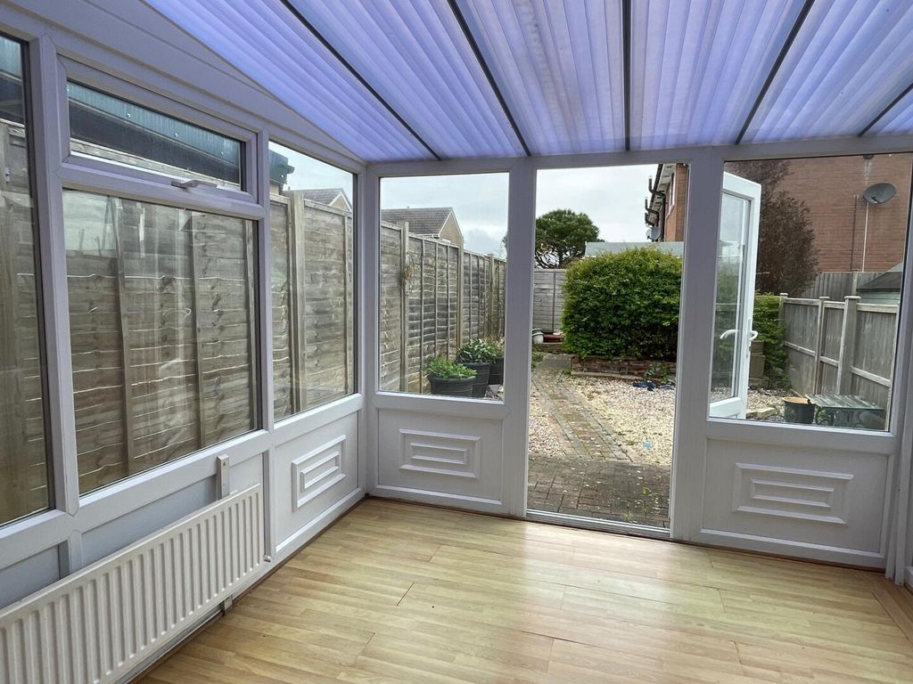 Property photo 3 of 18 Conservatory