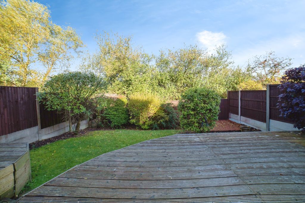 Property photo 2 of 17 Garden