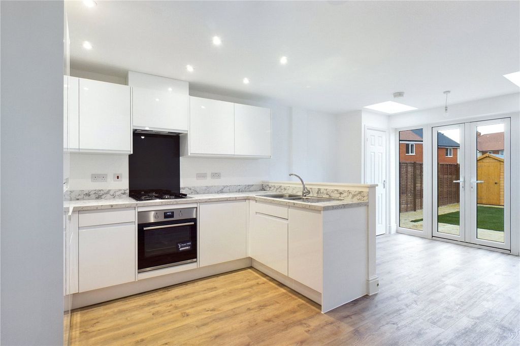 Property photo 3 of 10 Kitchen/Dining
