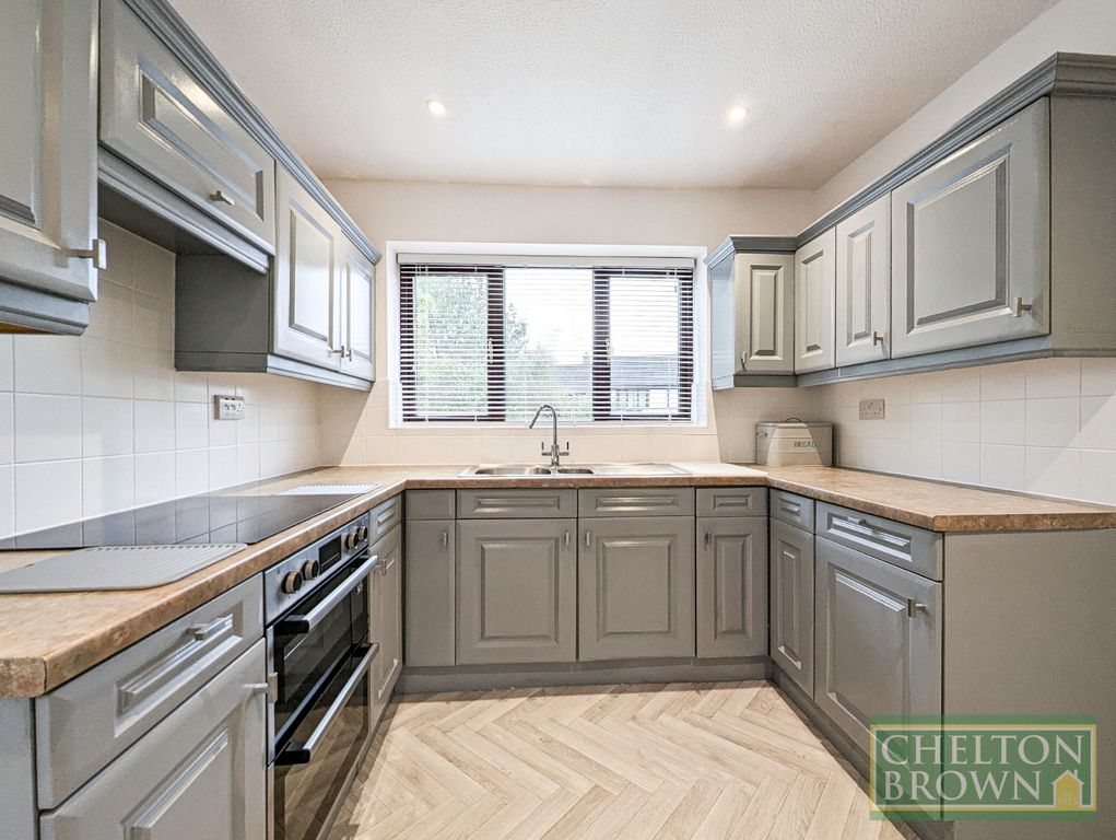 Property photo 3 of 26 Kitchen