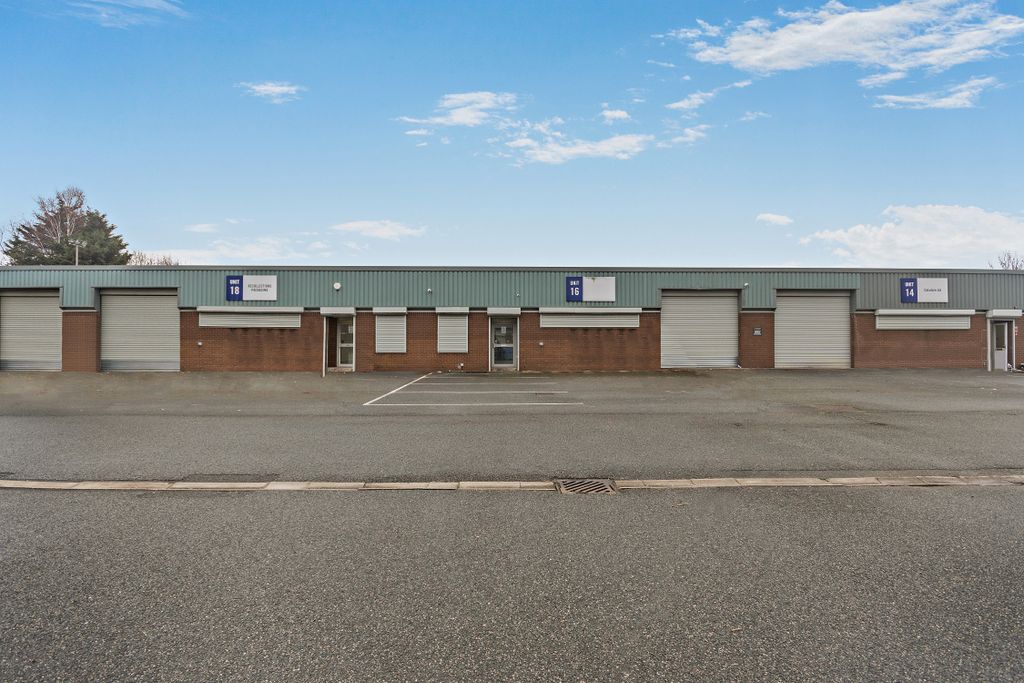 Property photo 3 of 7 8678061-Exterior06-v2-800