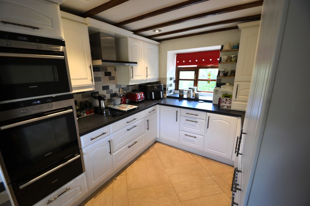 Property photo 3 of 19 Kitchen 1