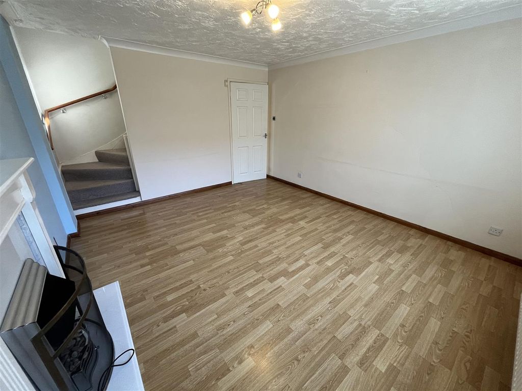 Property photo 3 of 11 Lounge (1).Jpeg