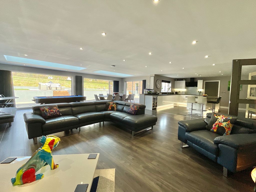 Property photo 3 of 47