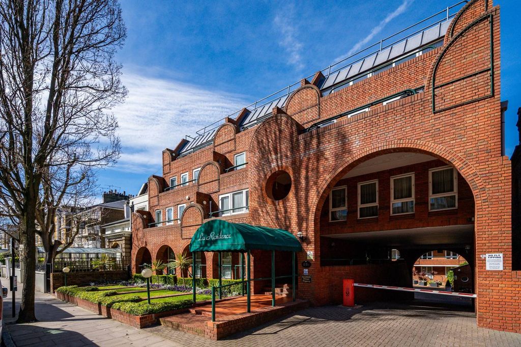 Property photo 2 of 8