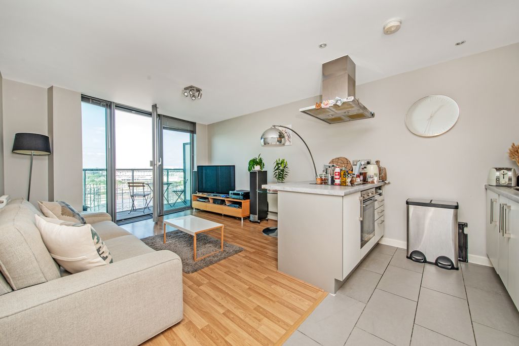 Property photo 3 of 8 Photo 03