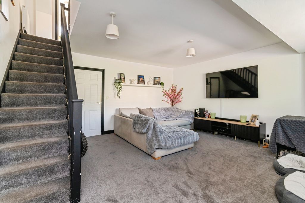 Property photo 2 of 17 Pbox-Img.Jpg