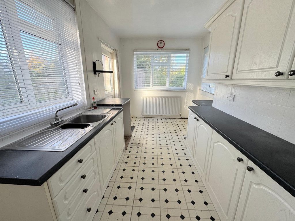 Property photo 3 of 12 Kitchen