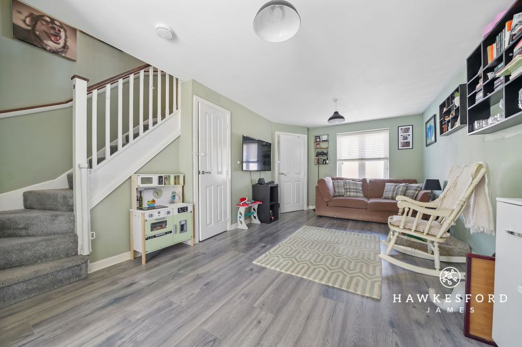 Property photo 2 of 16 Petunia Avenue, Minster On Sea - Lounge