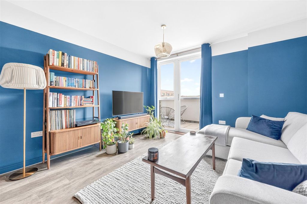 Property photo 1 of 18 9