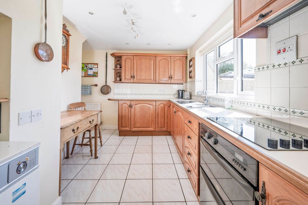 Property photo 2 of 21 Kitchen
