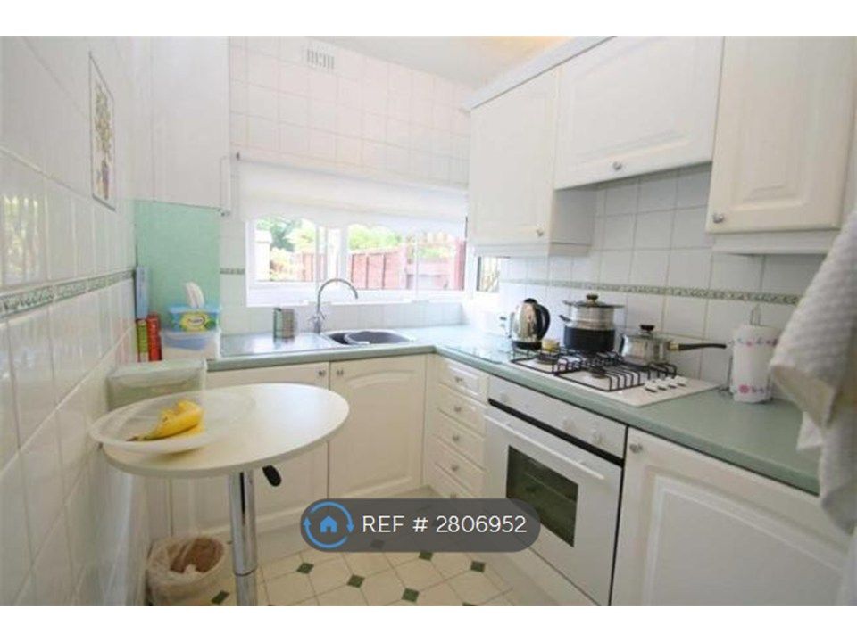 Property photo 2 of 10 Kitchen