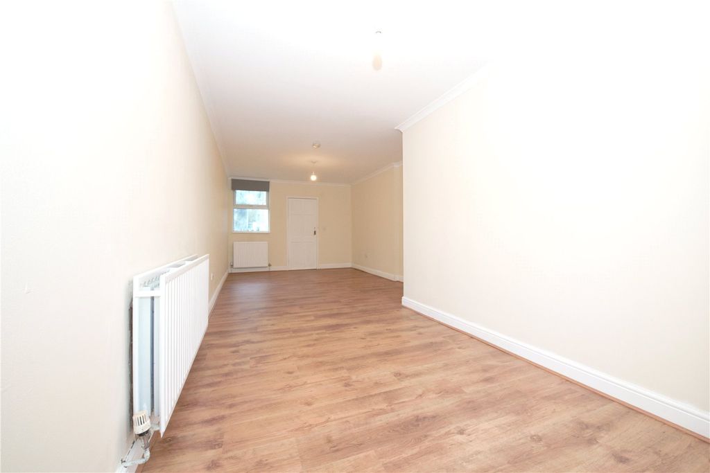 Property photo 3 of 9 Picture No. 06