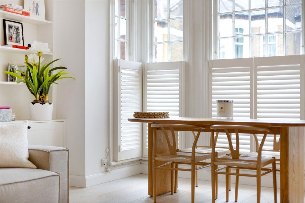 Property photo 2 of 11 Dining Area