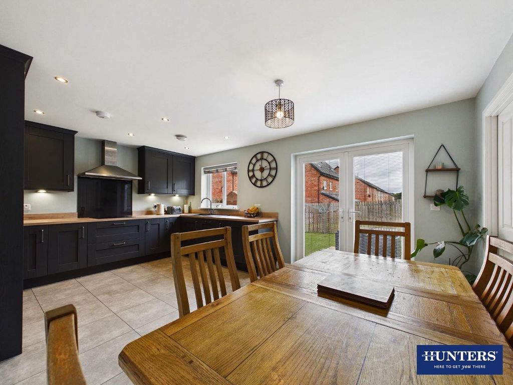 Property photo 3 of 24 Dining Kitchen