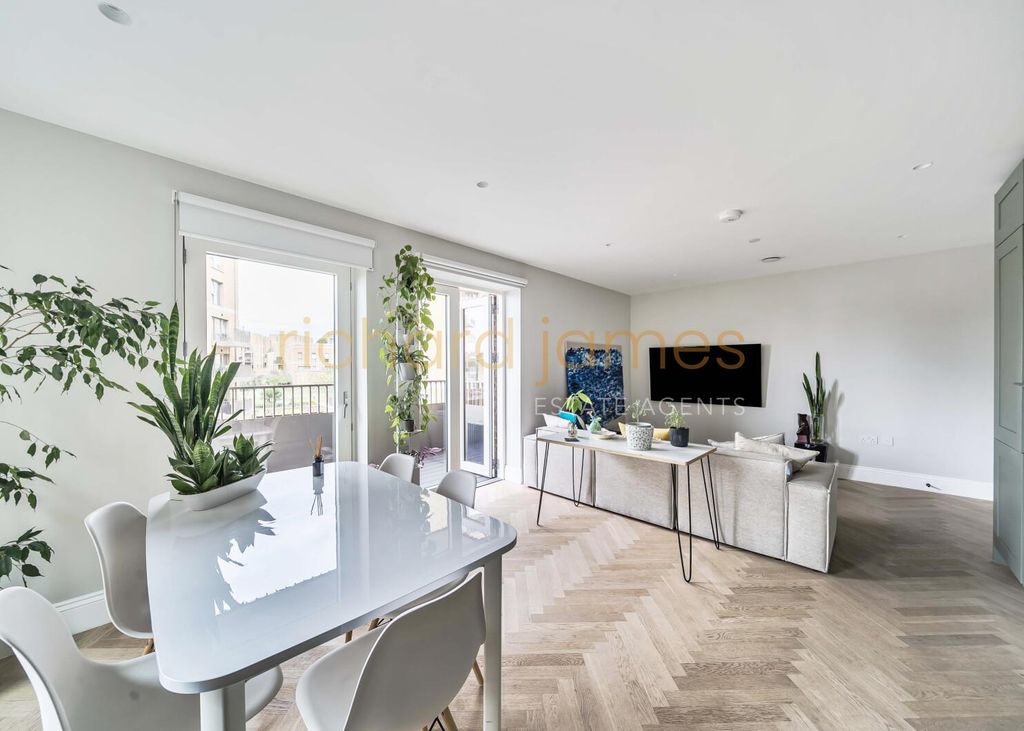 Property photo 1 of 14 Bb1779A1-Fbb1-422d-A526-Df8F63A0c7F2.Jpg