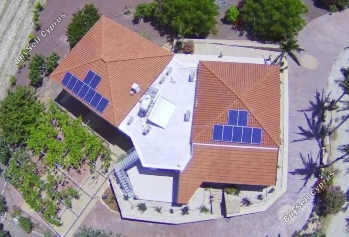 Property photo 3 of 12