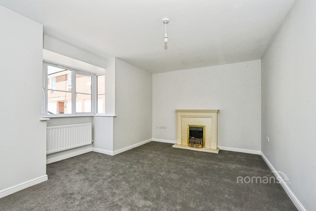 Property photo 3 of 11 Living Room