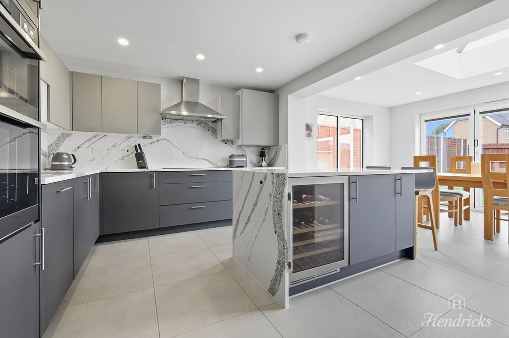 Property photo 3 of 38