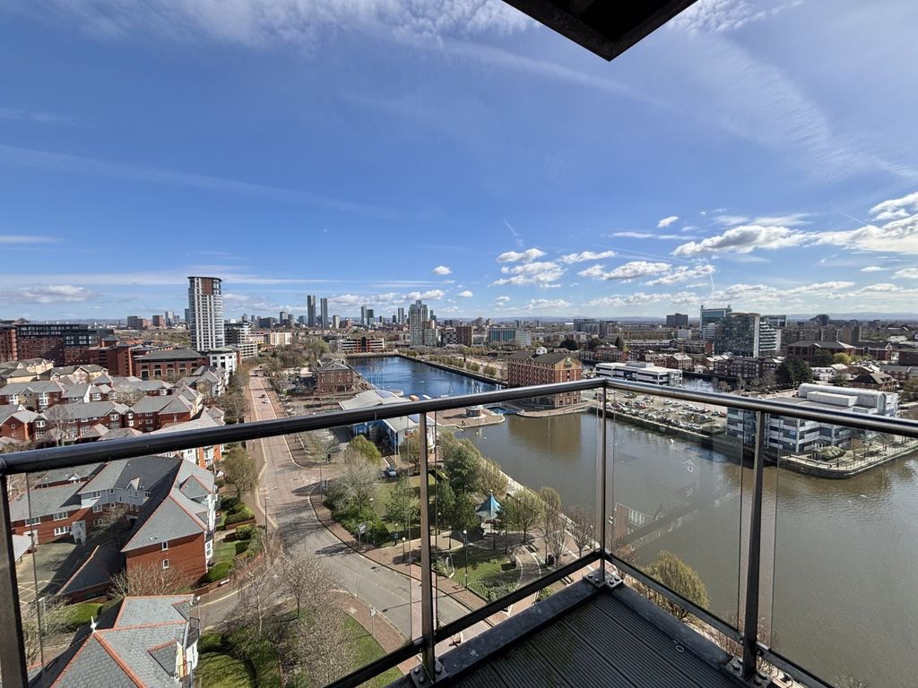 Property photo 3 of 18 Image00003