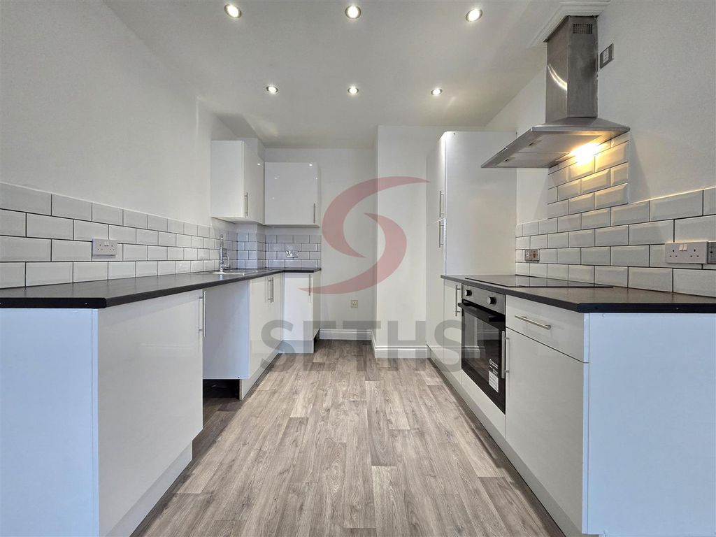Property photo 3 of 7 Kitchen