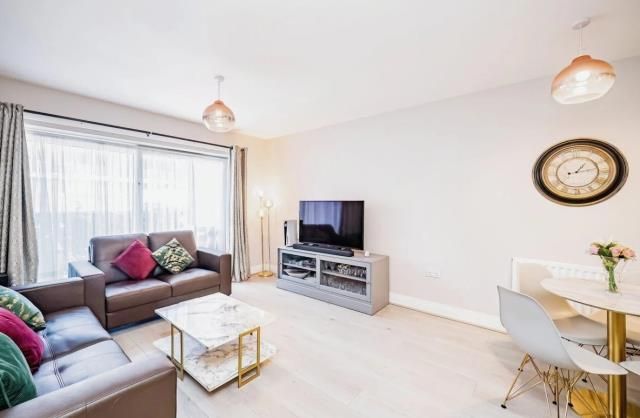 2 bed flat for saleThe Arc, Aylesbury HP20 photo 5