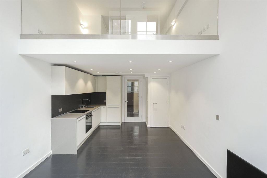 Property photo 3 of 18 Picture No. 13