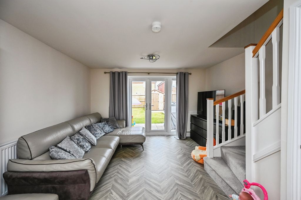 Property photo 2 of 11 Pbox-Img.Jpg