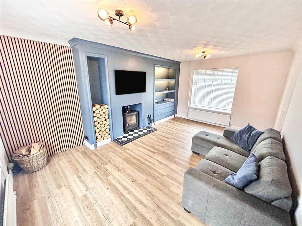 Property photo 3 of 21 Living Room