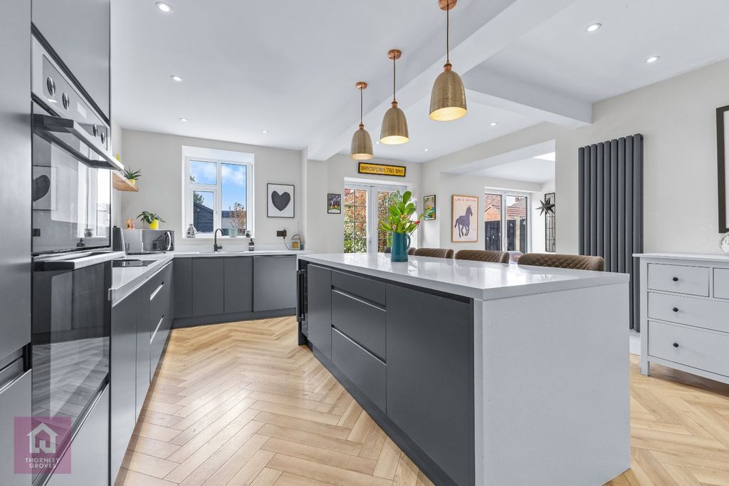 Property photo 3 of 34 Picture 3