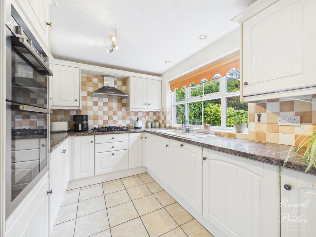 Property photo 3 of 18 Cam03246G0-Pr0160-Still007