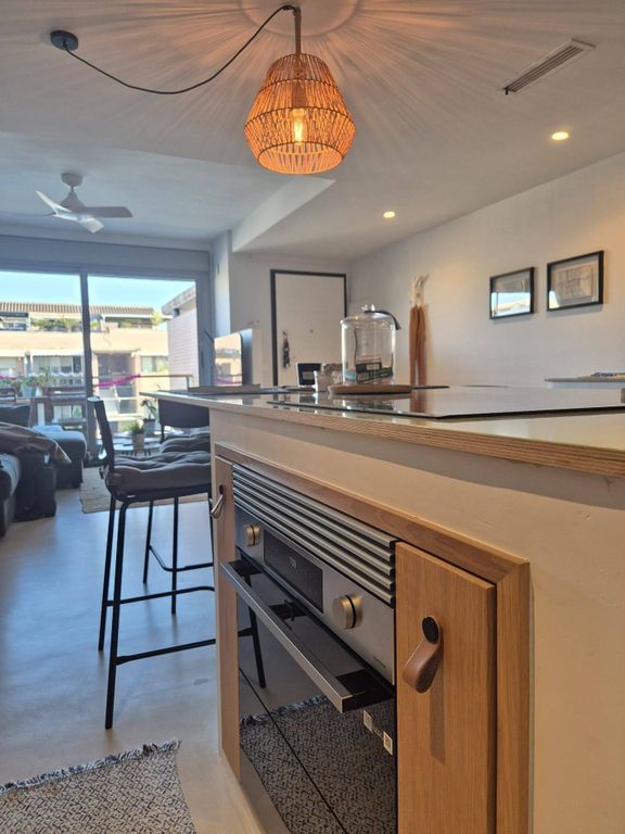 Property photo 2 of 28