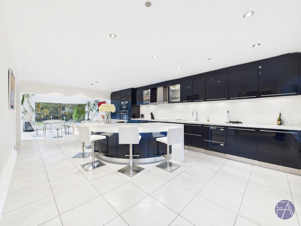 Property photo 3 of 50 4558485