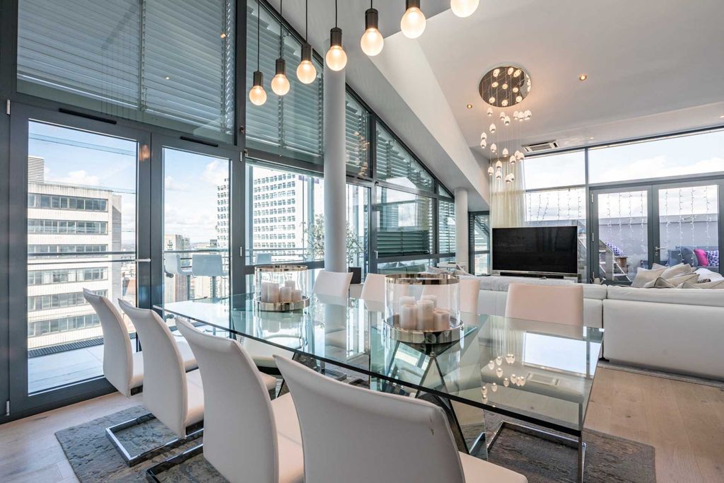 Property photo 3 of 25