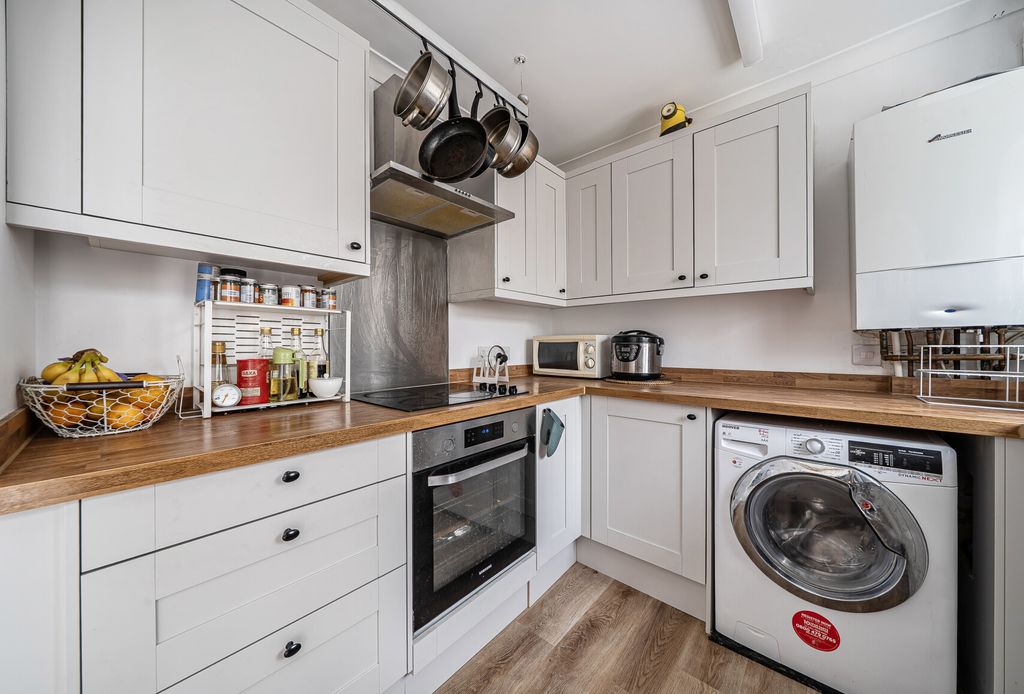Property photo 3 of 12 Kitchen
