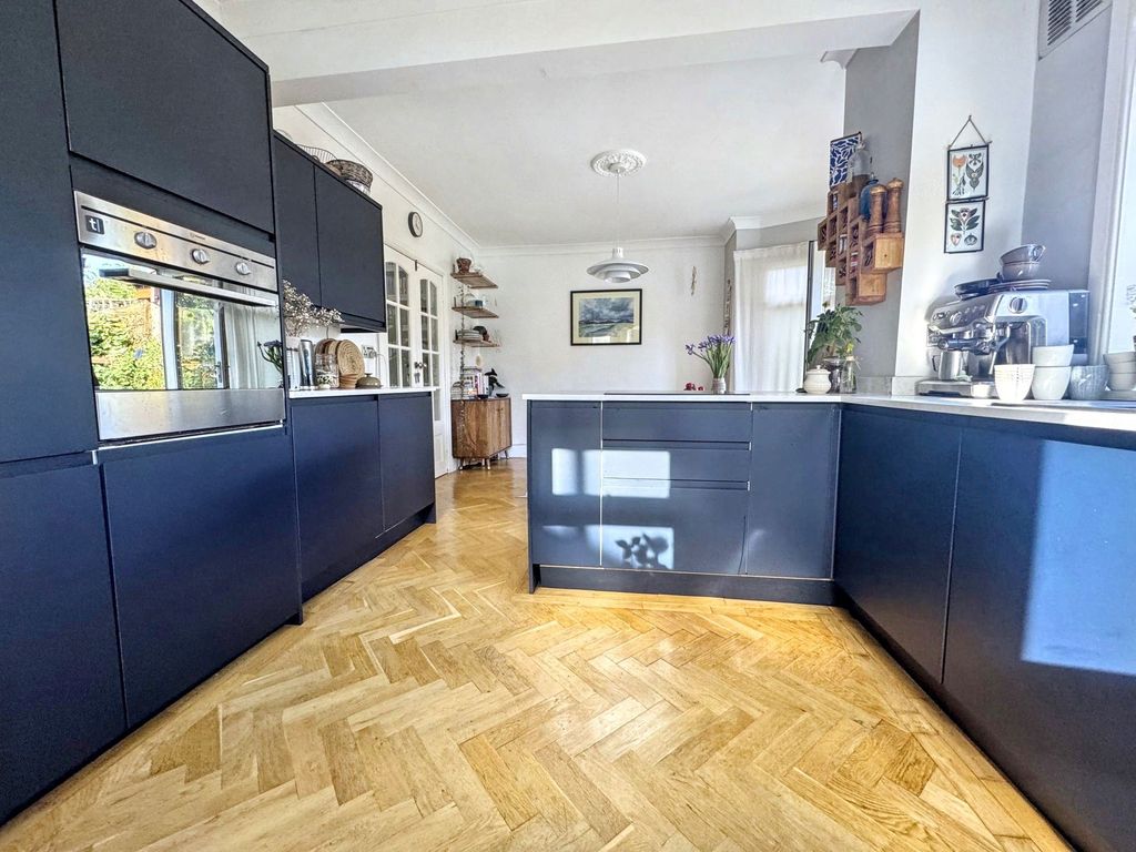Property photo 3 of 22
