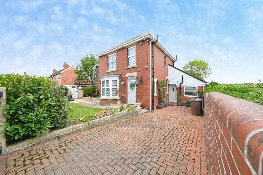Property photo 2 of 33