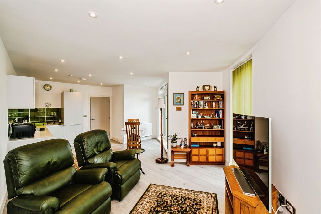 Property photo 3 of 18