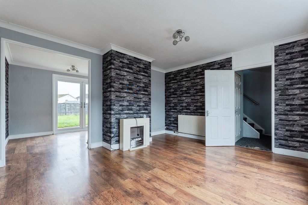 Property photo 2 of 21